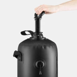 Quechua DOUCHE PRESSION SOLAIRE POUR LE CAMPING - 10 LITRES 7 Quechua DOUCHE PRESSION SOLAIRE POUR LE CAMPING - 10 LITRES -Offres Camping Boutique douche pression solaire pour le camping 10 litres 1