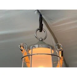 Lampe Lanterne De Camping LED Kiruna - Rechargeable - USB - Bambou - Style Rétro 12 Lampe Lanterne De Camping LED Kiruna - Rechargeable - USB - Bambou - Style Rétro -Offres Camping Boutique lampe lanterne de camping led kiruna rechargeable usb bambou style retro 3