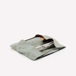 Quechua TABLE DE CAMPING COMPACTE 4/6 PERSONNES - PLATEAU BOIS - POCHE DE RANGEMENT 15 Quechua TABLE DE CAMPING COMPACTE 4/6 PERSONNES - PLATEAU BOIS - POCHE DE RANGEMENT -Offres Camping Boutique table de camping compacte 46 personnes plateau bois poche de rangement 3