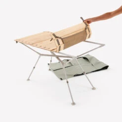 Quechua TABLE DE CAMPING COMPACTE 4/6 PERSONNES - PLATEAU BOIS - POCHE DE RANGEMENT 19 Quechua TABLE DE CAMPING COMPACTE 4/6 PERSONNES - PLATEAU BOIS - POCHE DE RANGEMENT -Offres Camping Boutique table de camping compacte 46 personnes plateau bois poche de rangement 7